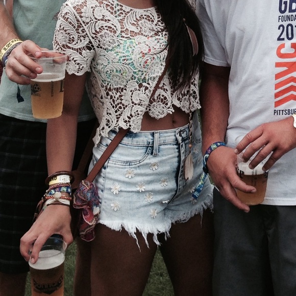 Daisy Adorned Cut Off Jean Festival Shorts - Picture 5 of 5